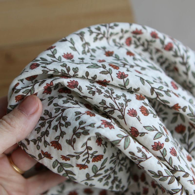 Madeleine - Double gaze de coton fond écru motif fleuri