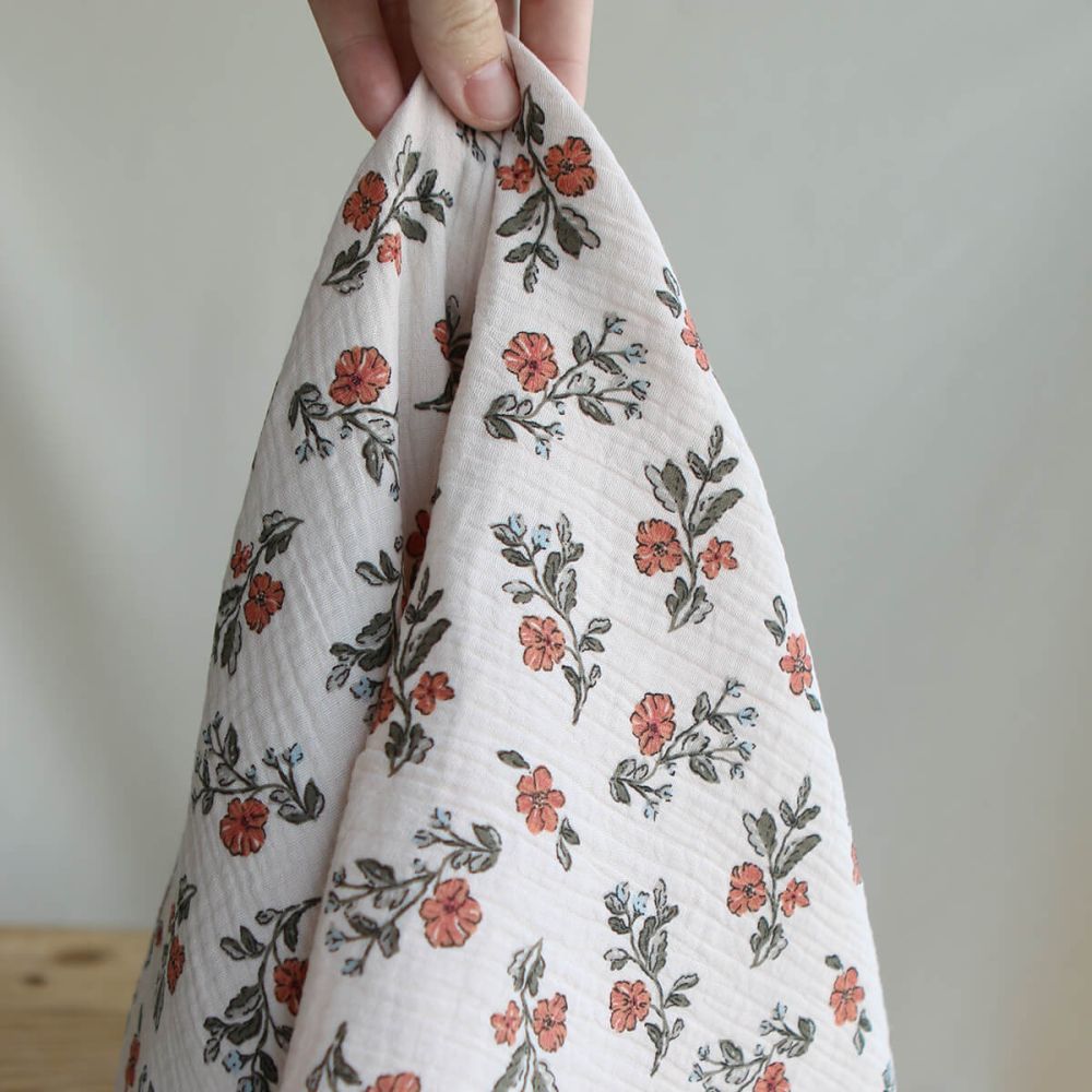 Lina - Double gaze de coton fond crème motif fleuri