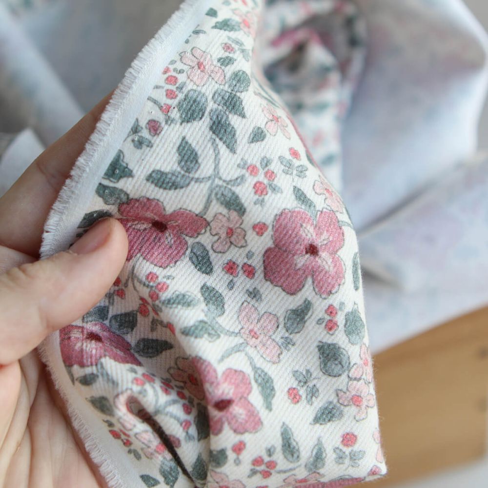 Flavie - Piqué de coton organique gratté imprimé fleuri