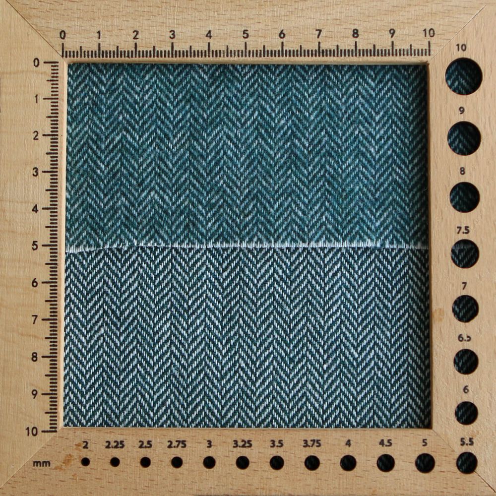 copy of Tissu chevrons texturé coton / laine coloris framboise