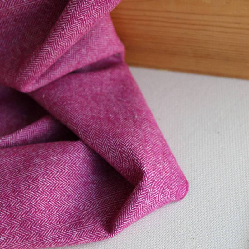 Tissu chevrons texturé coton / laine coloris framboise