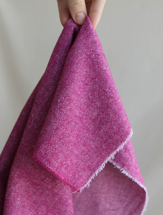 Tissu chevrons texturé coton / laine coloris framboise