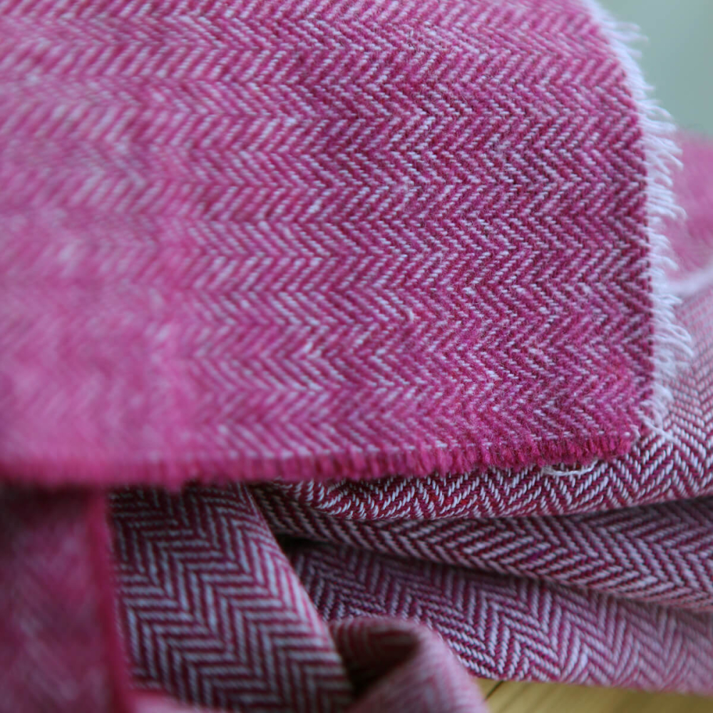 Tissu chevrons texturé coton / laine coloris framboise