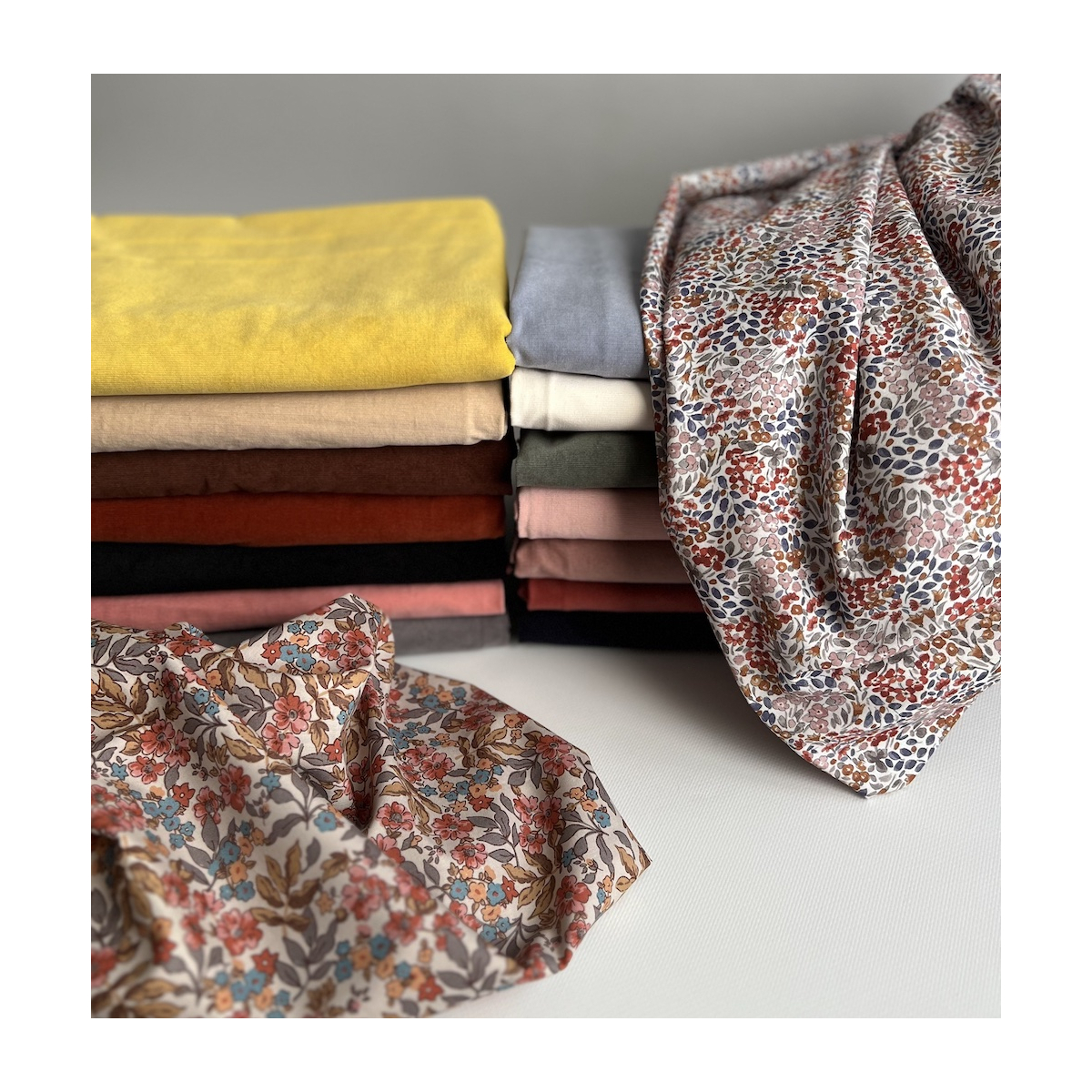 Annette - Batiste de coton SILKYNE à imprimé fleuri Tissus issus de l'agriculture biologique  - 8