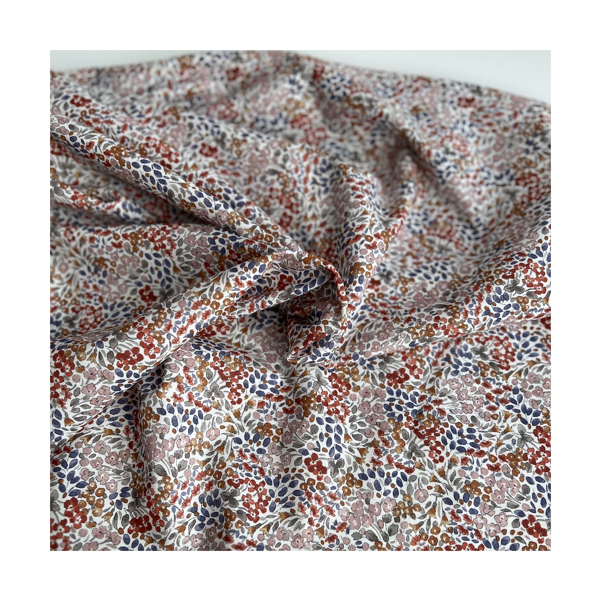 Annette - Batiste de coton SILKYNE à imprimé fleuri Tissus issus de l'agriculture biologique  - 1
