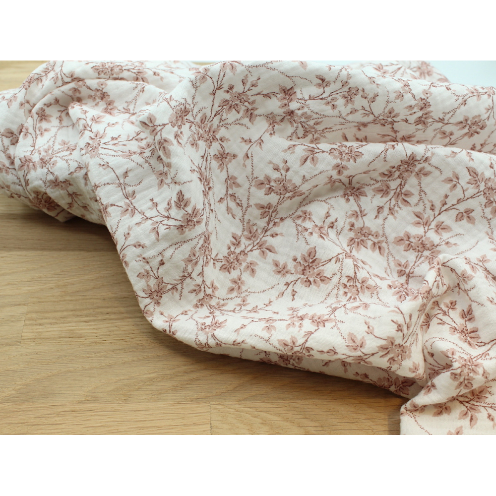 Adele - Double gaze de coton BIO motif fleuri vieux rose Adele - Double gaze de coton BIO motif fleuri vieux rose
