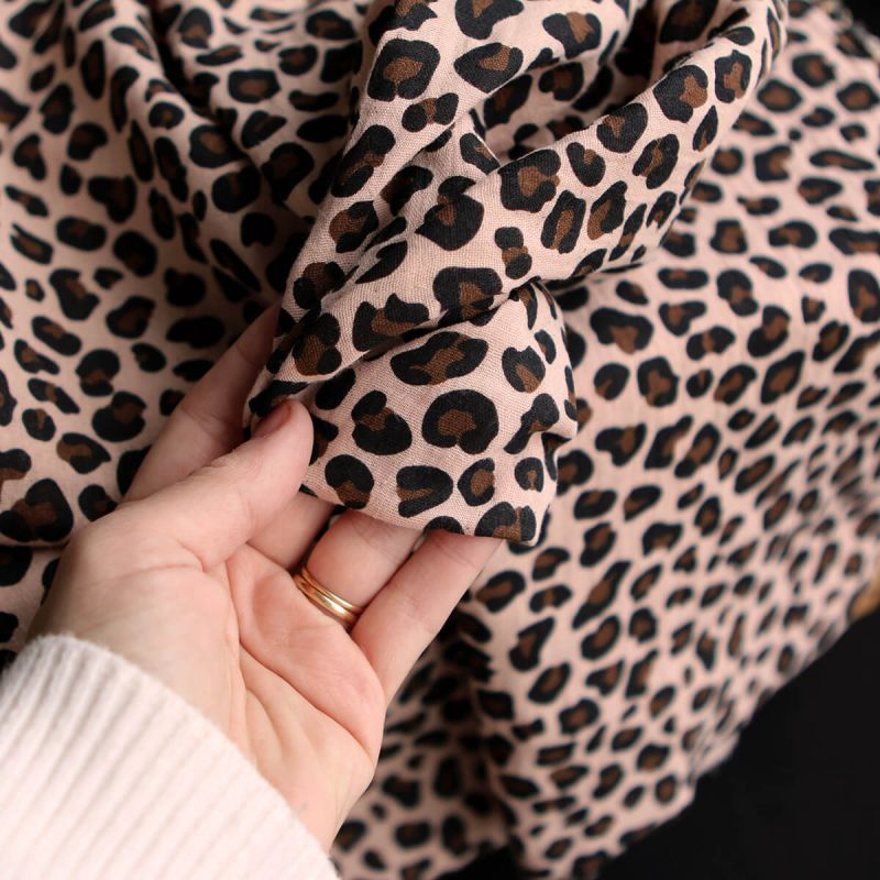 Coupon de 87 cm - Lea - Double gaze coton BIO motif exclusif Graou fond nude Coupon de 87 cm - Lea - Double gaze coton BIO motif exclusif Graou fond nude