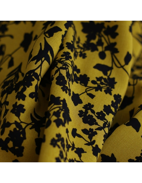 Viscose Ecovero imprimé fleuri noir fond ambre