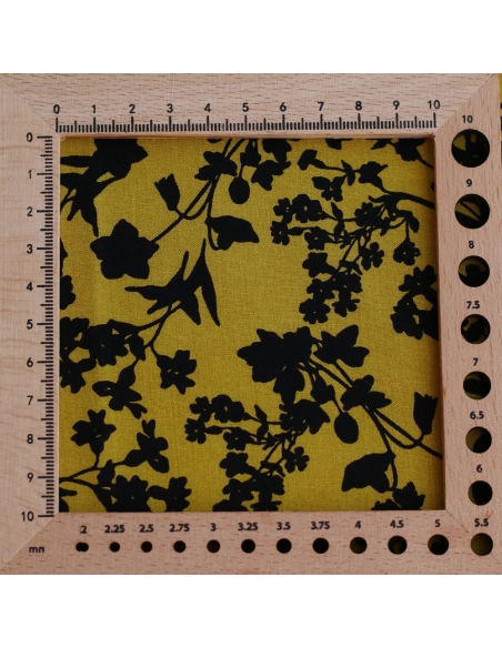 Viscose Ecovero imprimé fleuri noir fond ambre