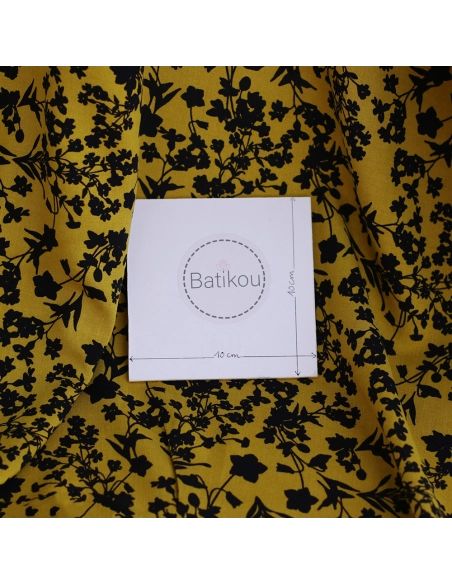 Viscose Ecovero imprimé fleuri noir fond ambre