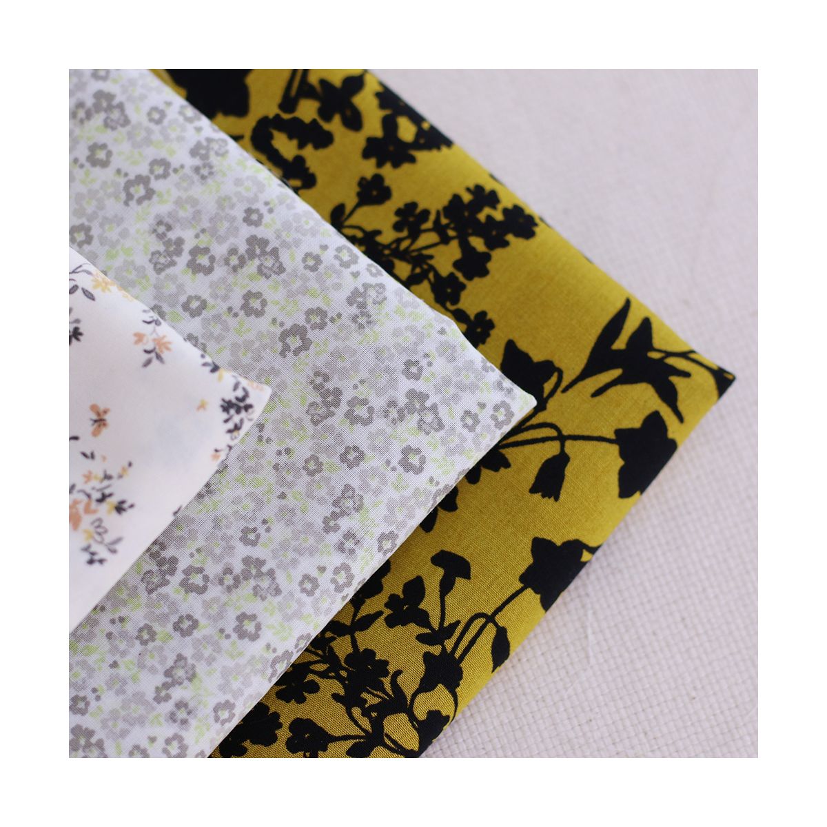 Batiste de coton BIO douce petit motif fleuri