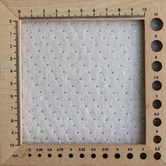 Polaire douce beige motif pois argentés