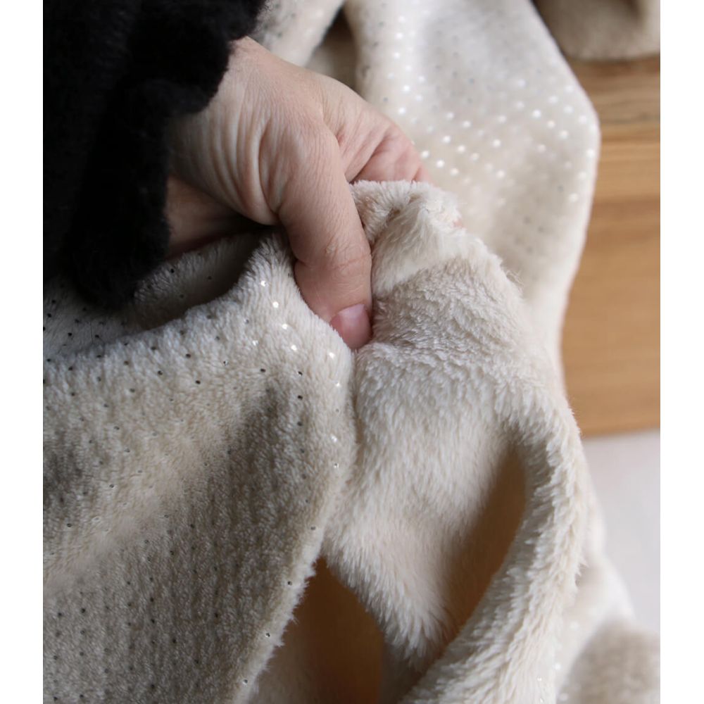 Polaire douce beige motif pois argentés