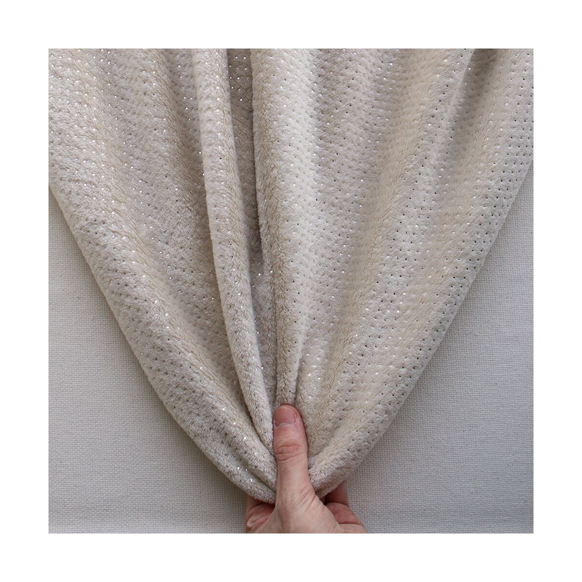 Polaire douce beige motif pois argentés