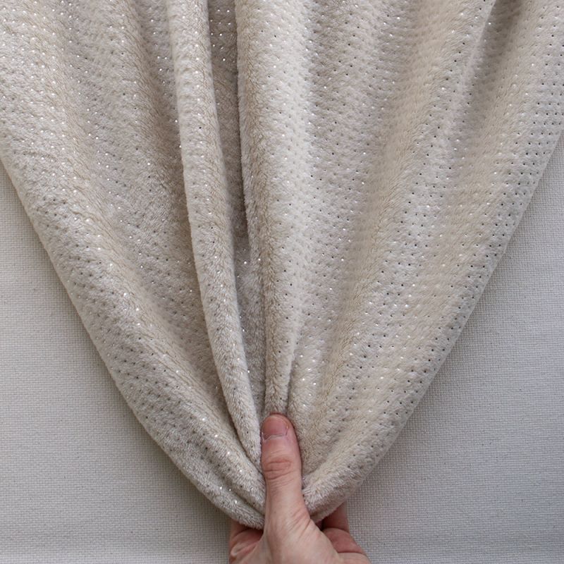 Polaire douce beige motif pois argentés