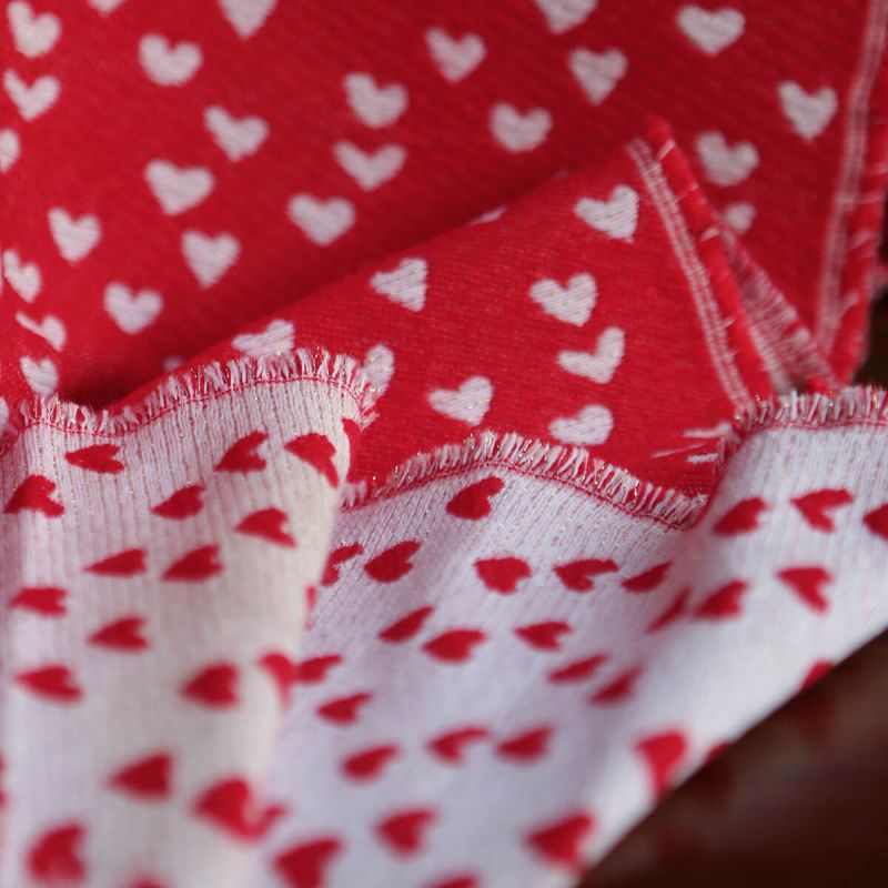 Merry - Tissu jacquard coeurs rouge et blanc / doré made in France