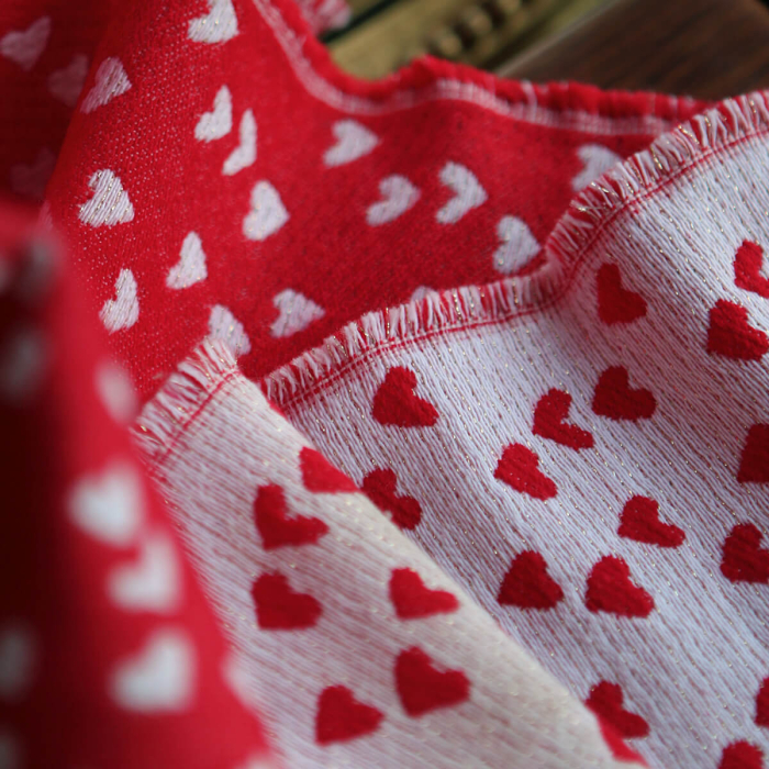 Merry - Tissu jacquard coeurs rouge et blanc / doré made in France