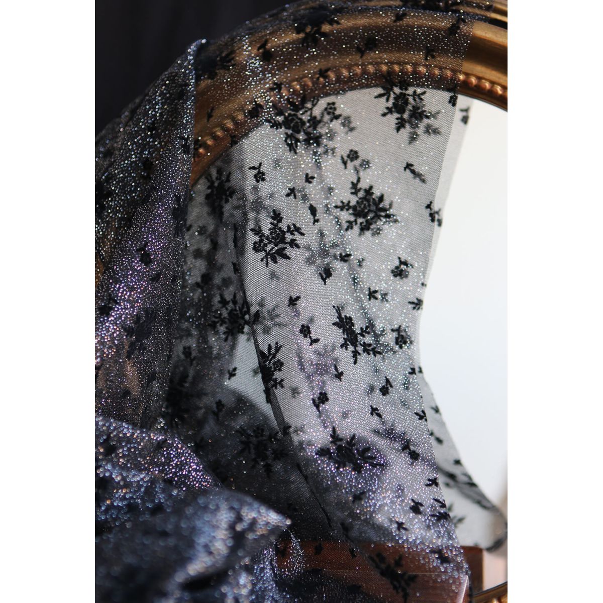 Tulle souple Made in France noir / argenté floqué fleurs velours noir