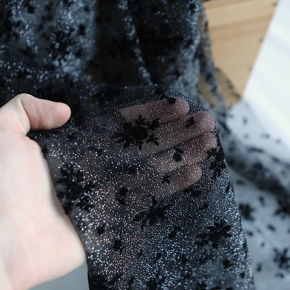 Tulle souple Made in France noir / argenté floqué fleurs velours noir