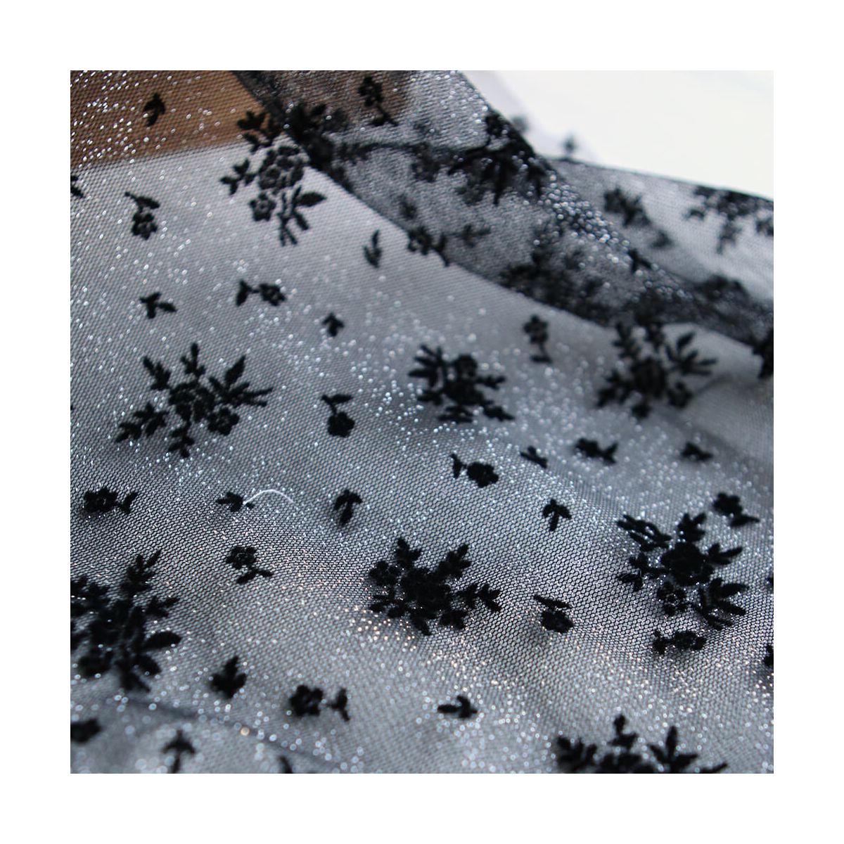 Tulle souple Made in France noir / argenté floqué fleurs velours noir