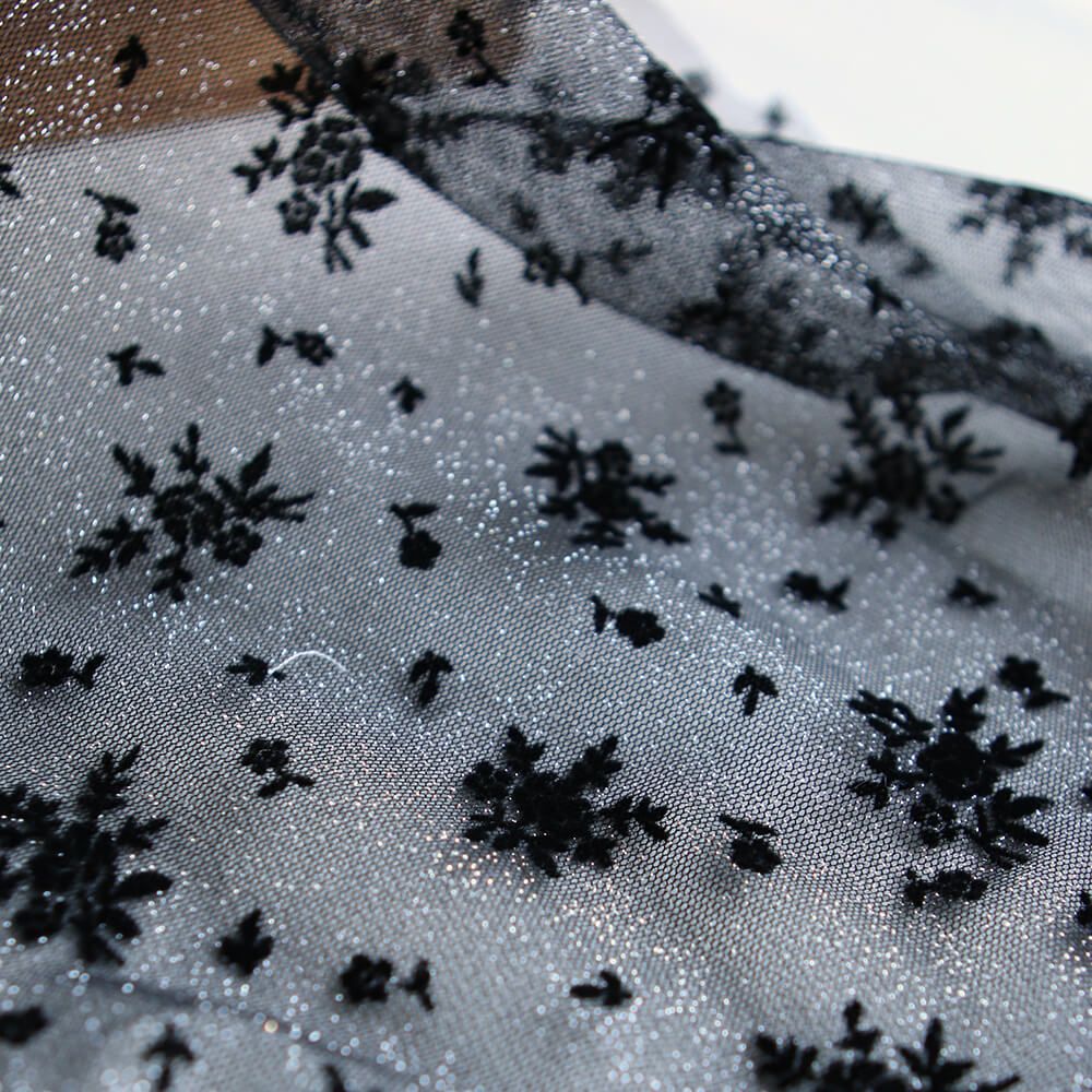 Tulle souple Made in France noir / argenté floqué fleurs velours noir
