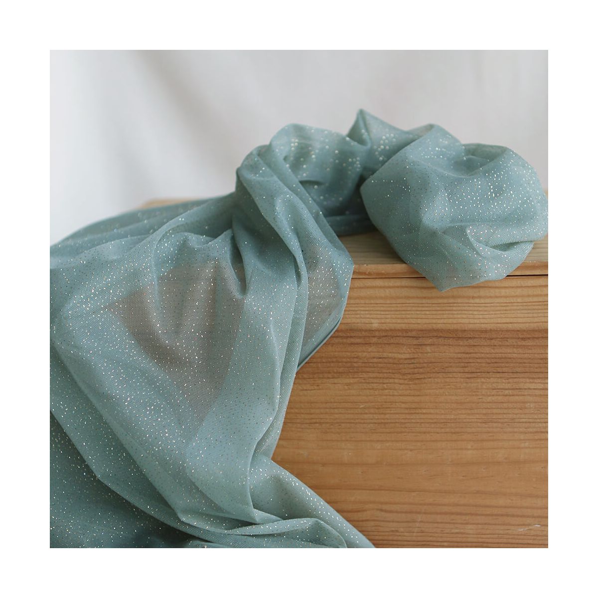 Tulle souple vert sauge / doré