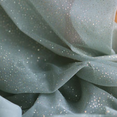 Tulle souple vert sauge / doré