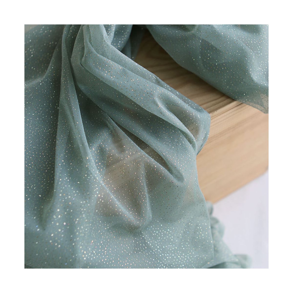 Tulle souple vert sauge / doré