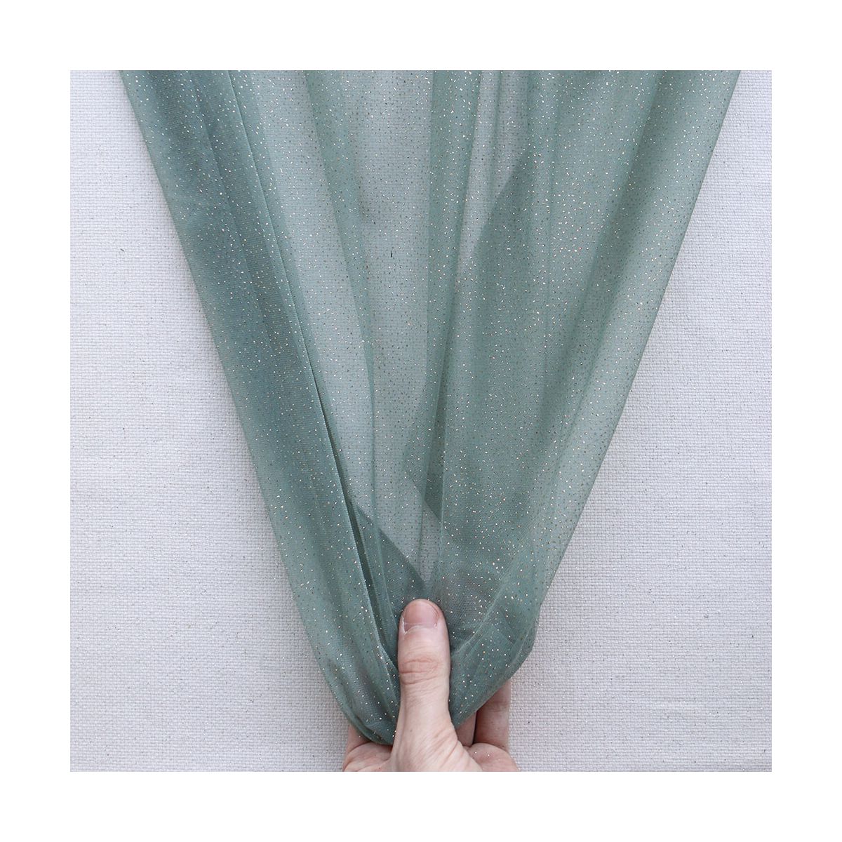 Tulle souple vert sauge / doré