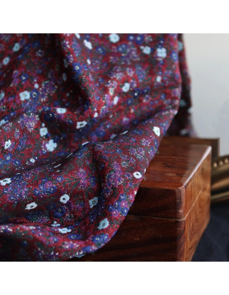 Azalée - Tissu jacquard fond rouge / fleuri bleu et doré made in France