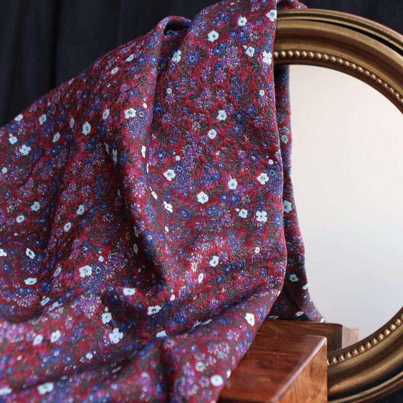 Azalée - Tissu jacquard fond rouge / fleuri bleu et doré made in France