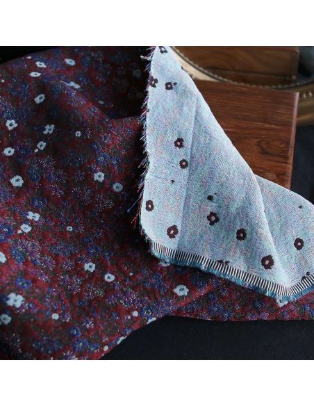 Azalée - Tissu jacquard fond rouge / fleuri bleu et doré made in France