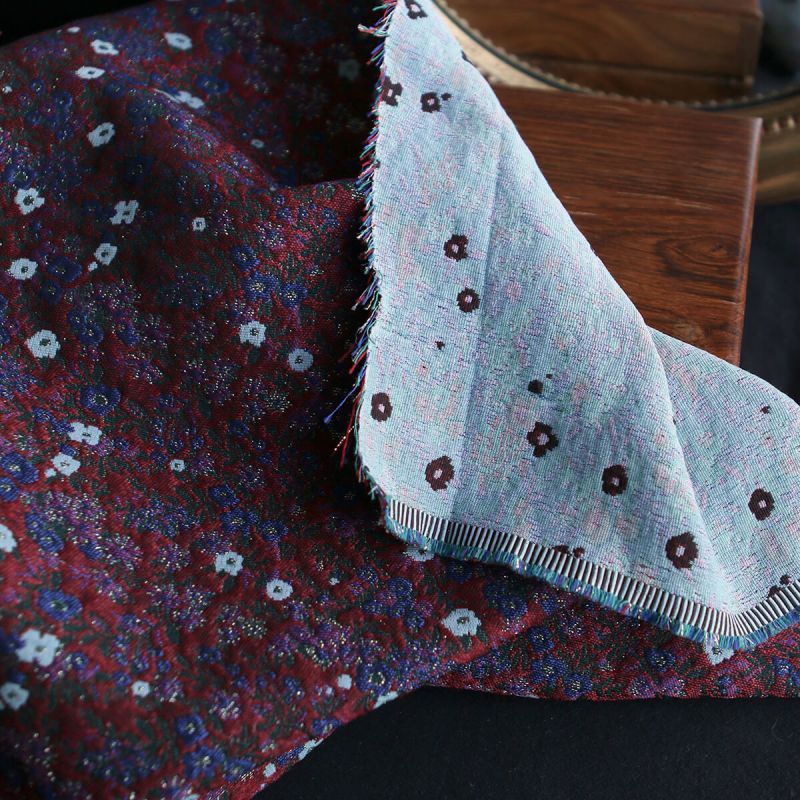 Azalée - Tissu jacquard fond rouge / fleuri bleu et doré made in France