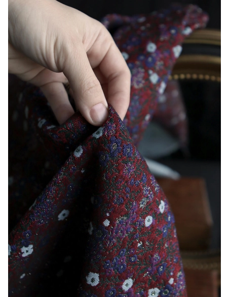 Azalée - Tissu jacquard fond rouge / fleuri bleu et doré made in France