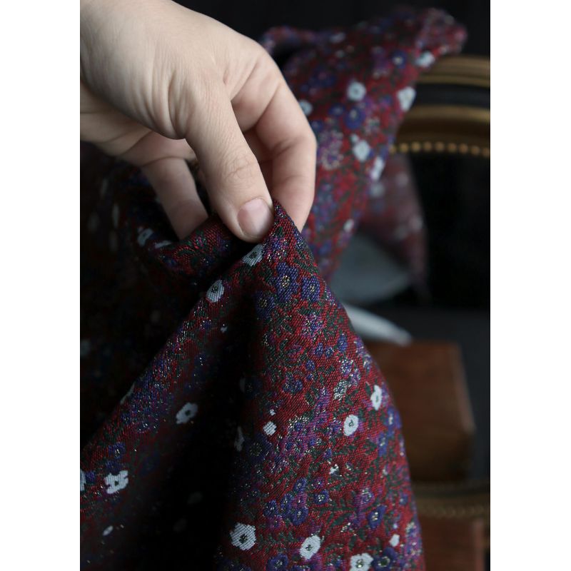 Azalée - Tissu jacquard fond rouge / fleuri bleu et doré made in France