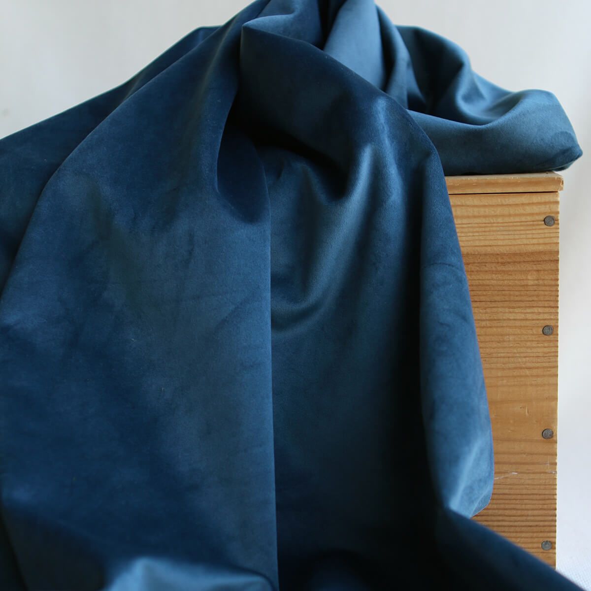 Velours ras coloris saphir