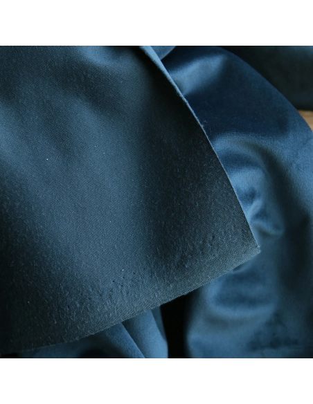 Velours ras coloris saphir