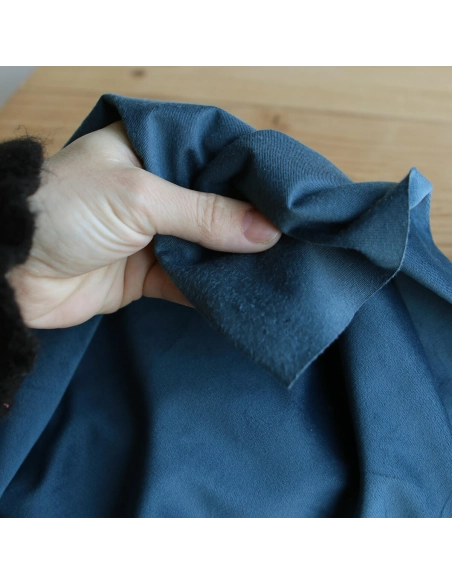 Velours ras coloris saphir