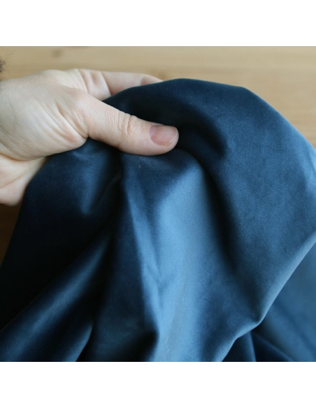 Velours ras coloris saphir