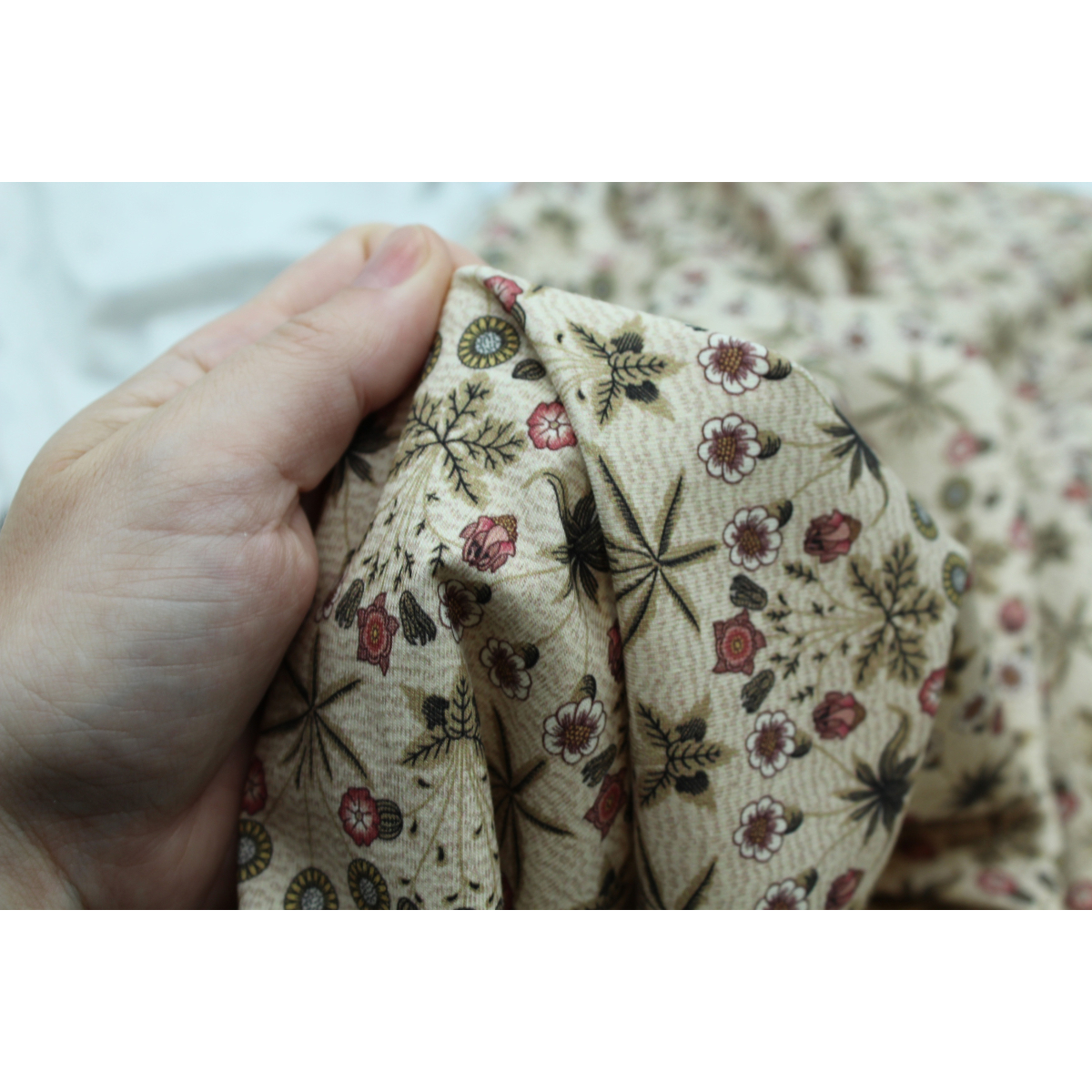 Jersey de coton motif branches vert Jersey de coton motif branches vert