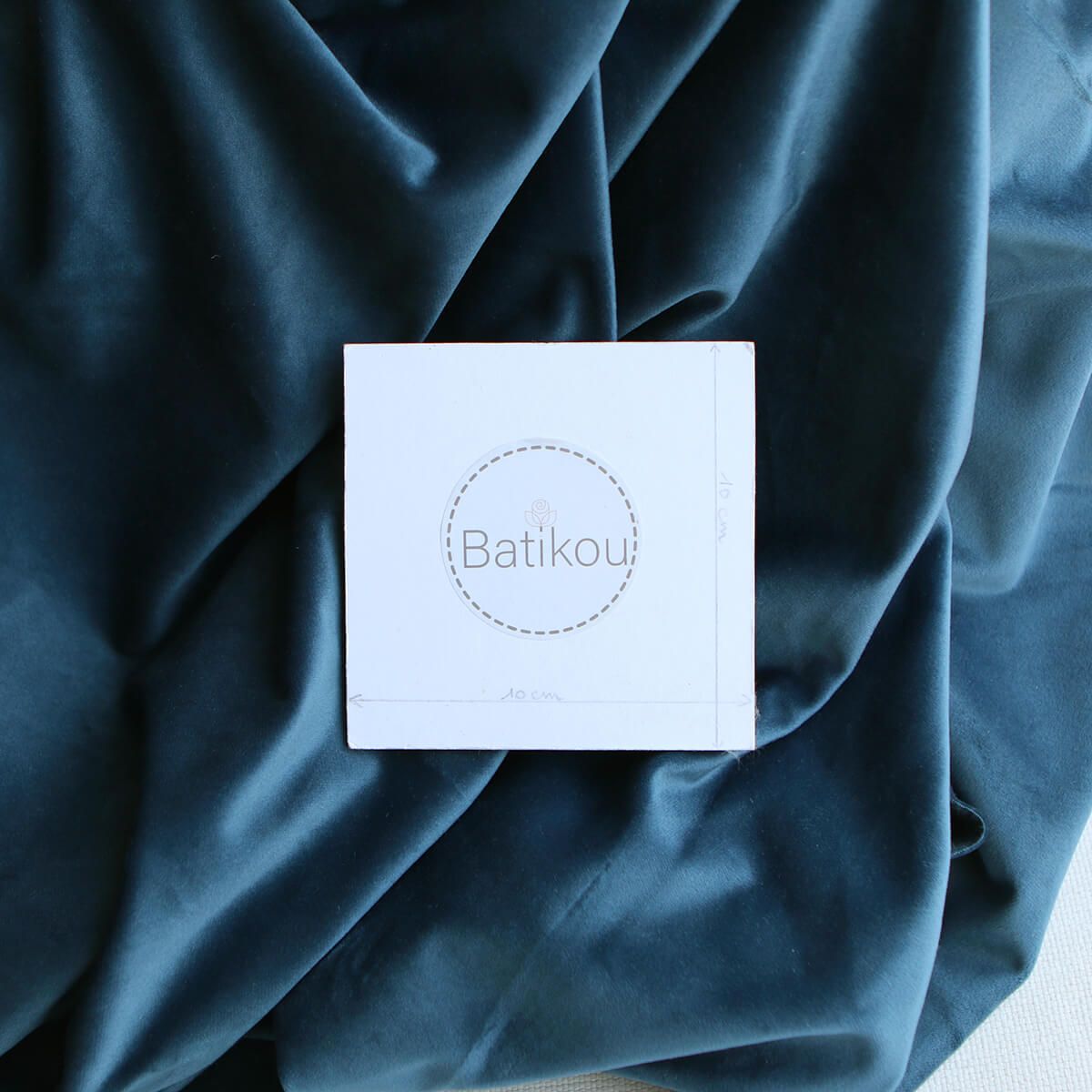 Velours ras coloris saphir