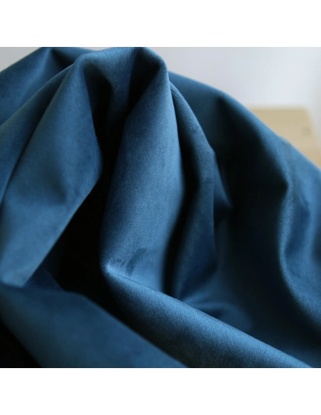 Velours ras coloris saphir