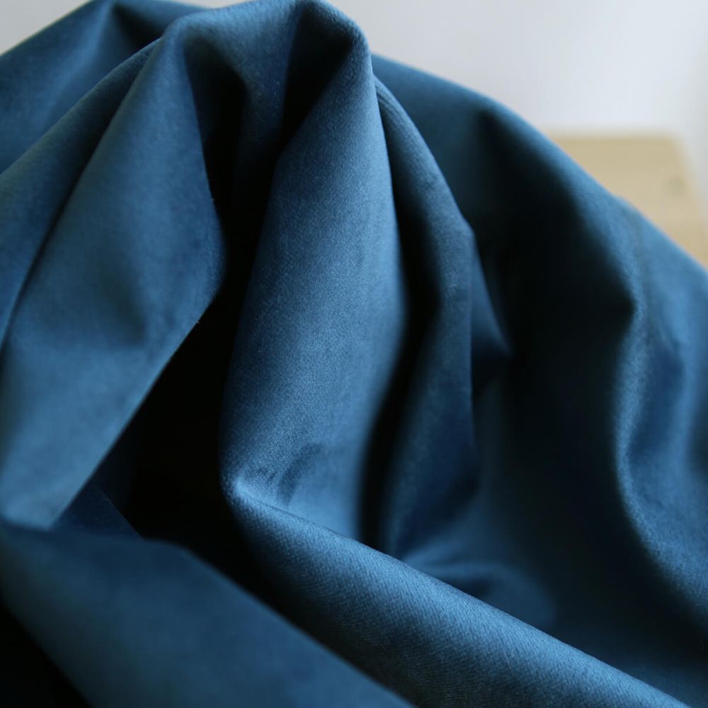 Velours ras coloris saphir