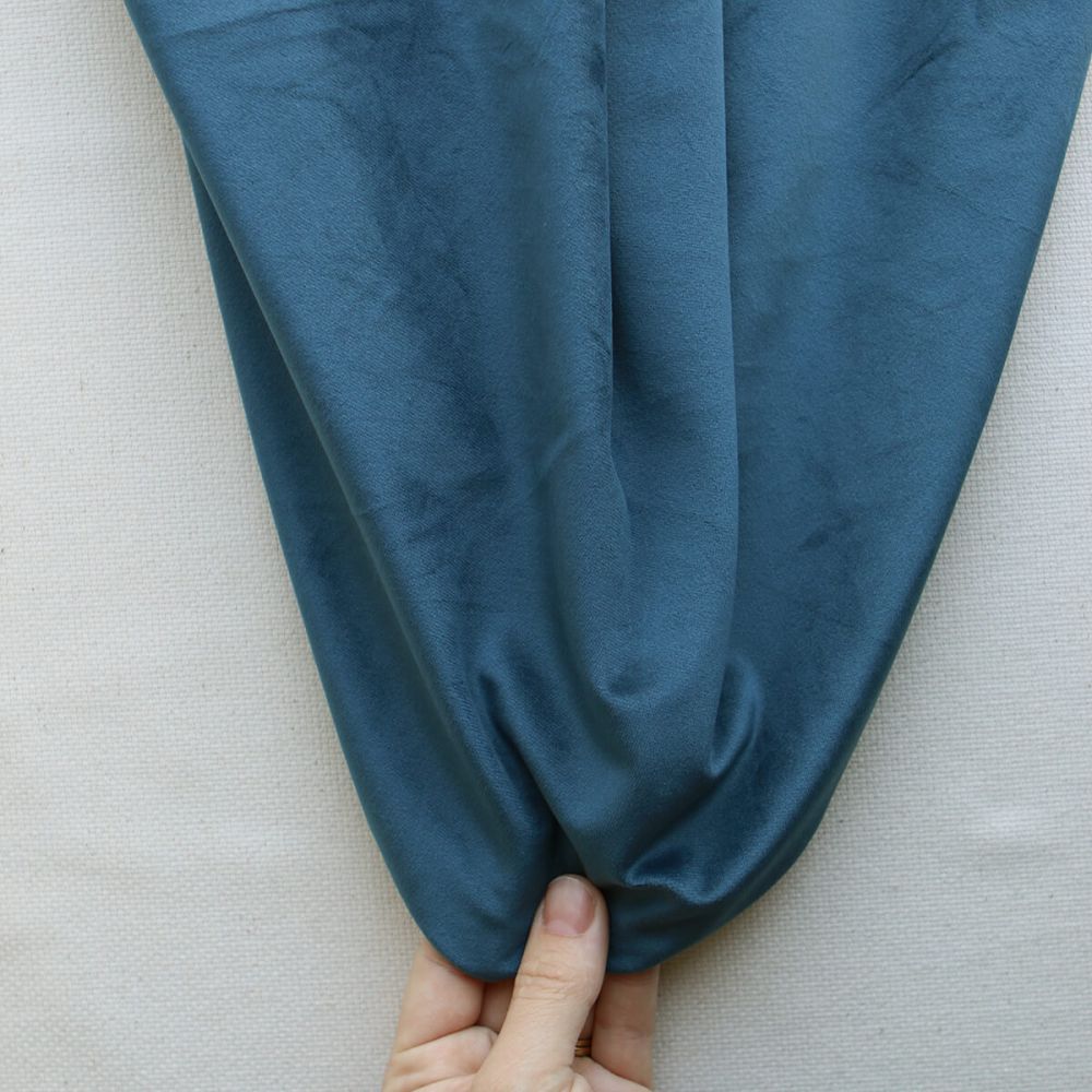 Velours ras coloris saphir