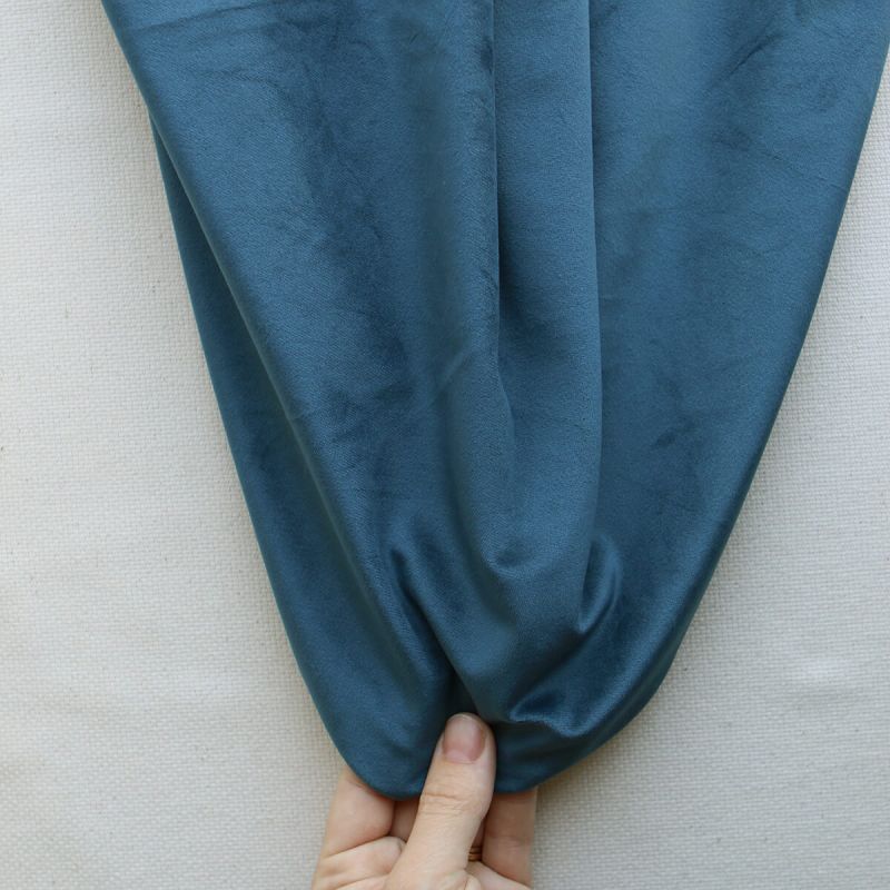 Velours ras coloris saphir