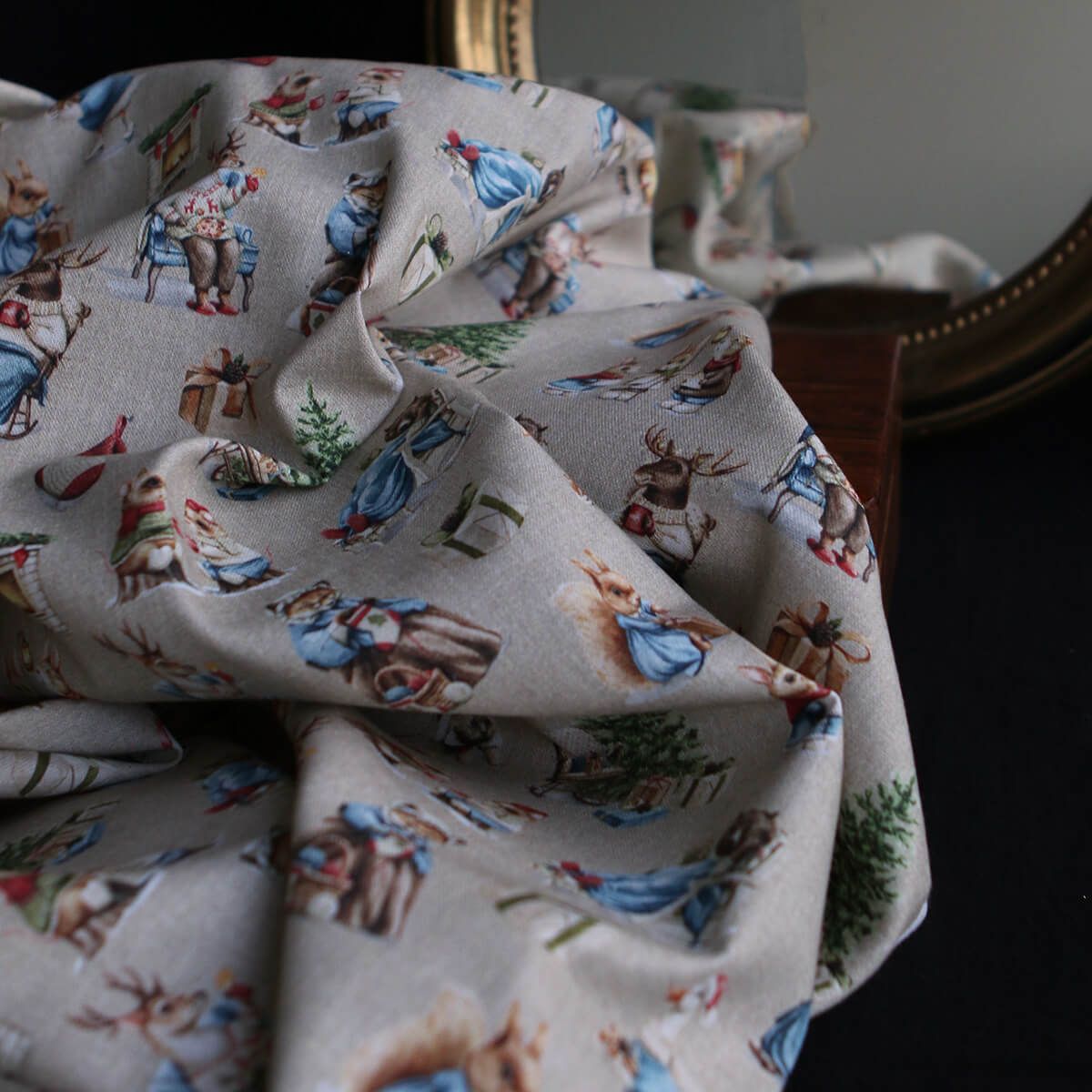 Toile de coton canvas motif animaux de noël fond beige