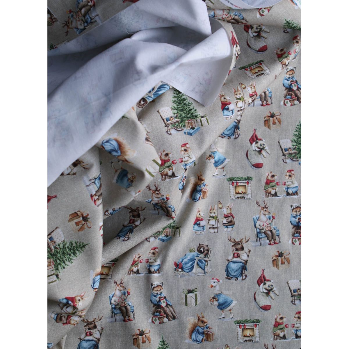 Toile de coton canvas motif animaux de noël fond beige