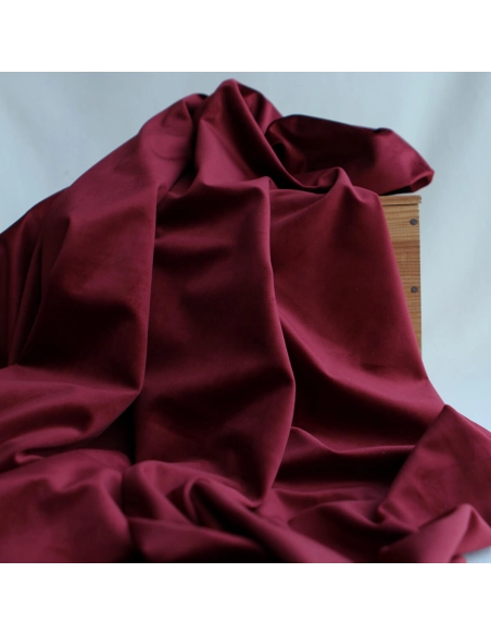 Velours ras coloris bordeaux