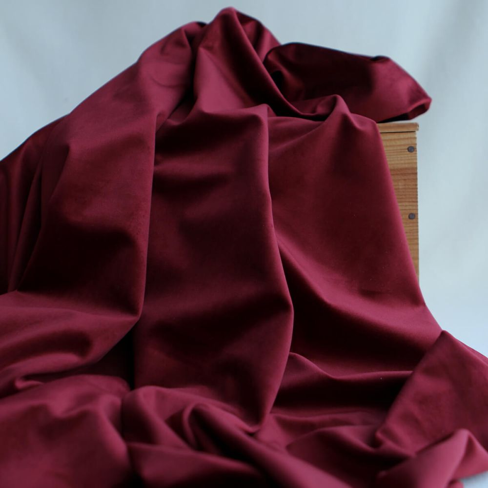 Velours ras coloris bordeaux