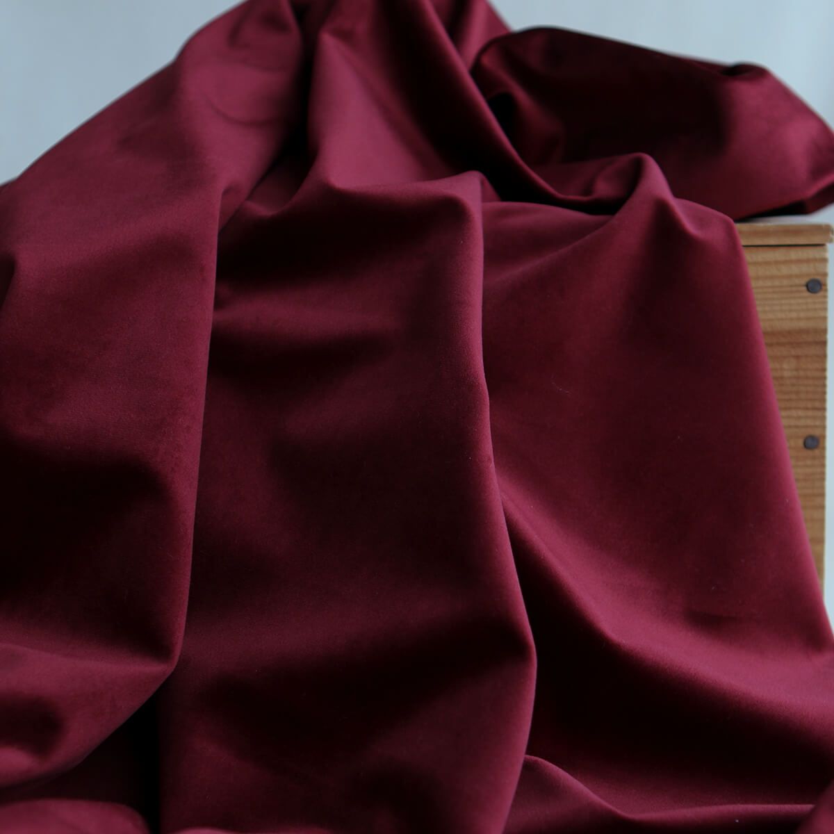 Velours ras coloris bordeaux